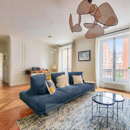 Apartment Ternes, 70m2, 2 Chambres, 2 Salles De Bains *